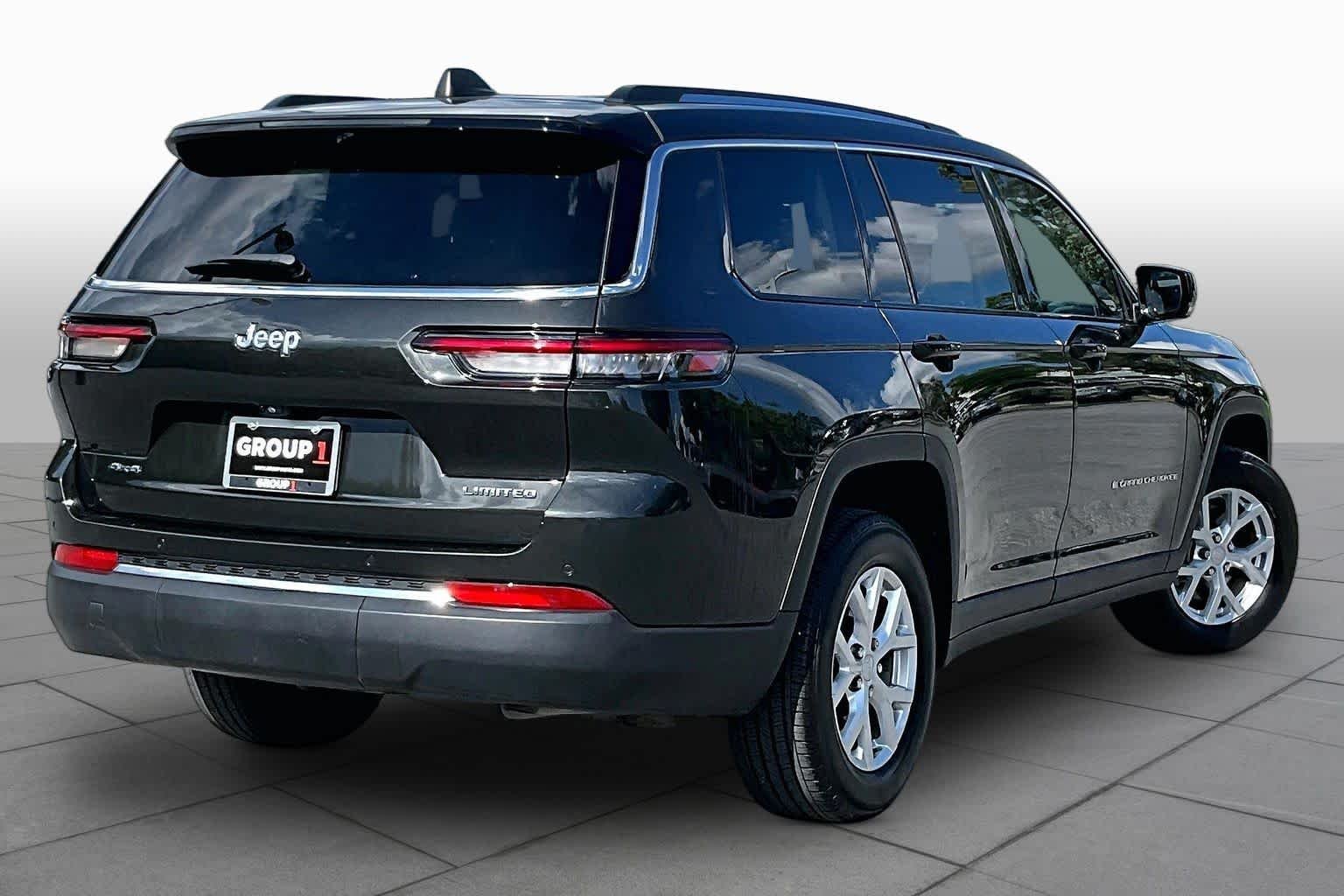 Used 2023 Rocky Mountain Pearlcoat Jeep Limited image 13