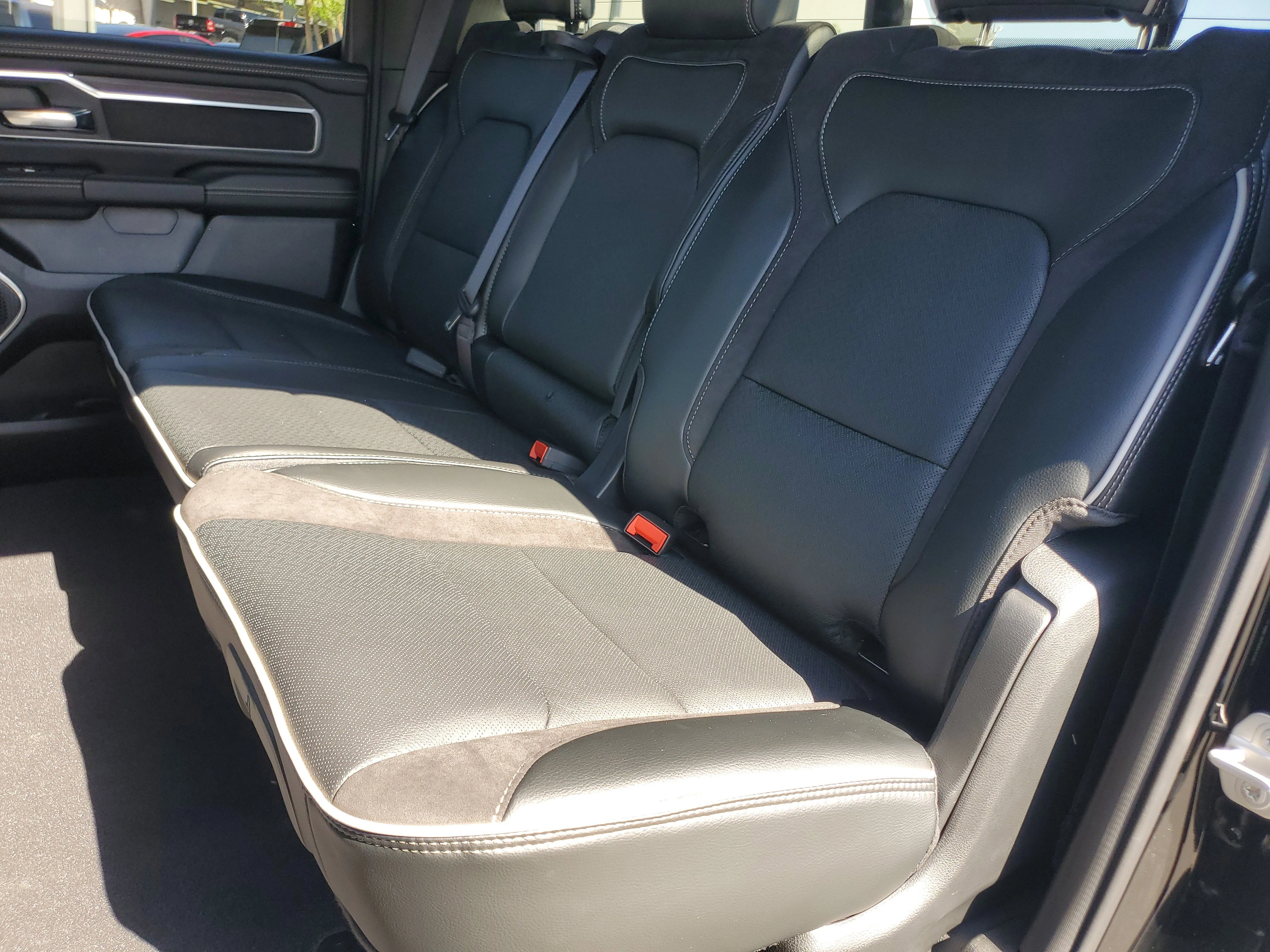 New 2026 Diamond Black Crystal Pearl-Coat Exterior Paint RAM Laramie image 15