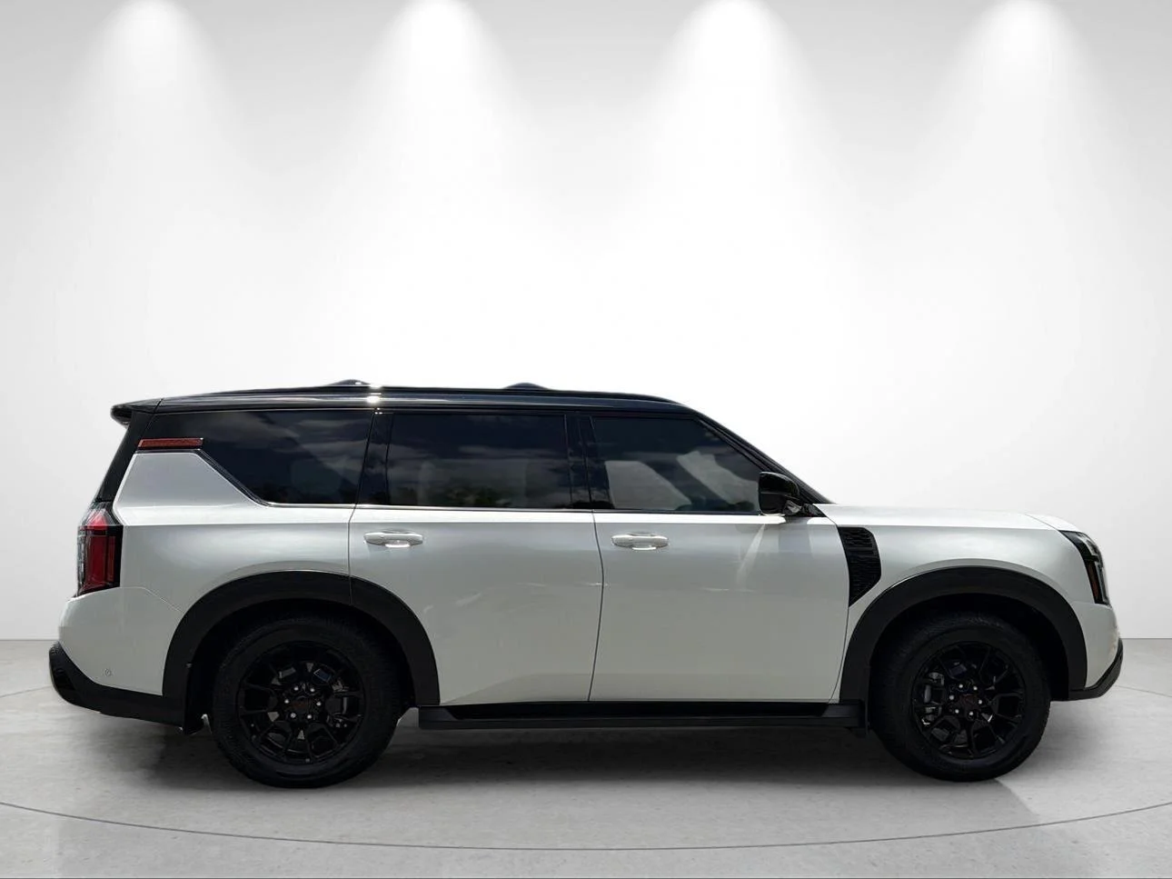 Used 2025 Aspen White Tricoat/Super Black Nissan PRO-4X image 6
