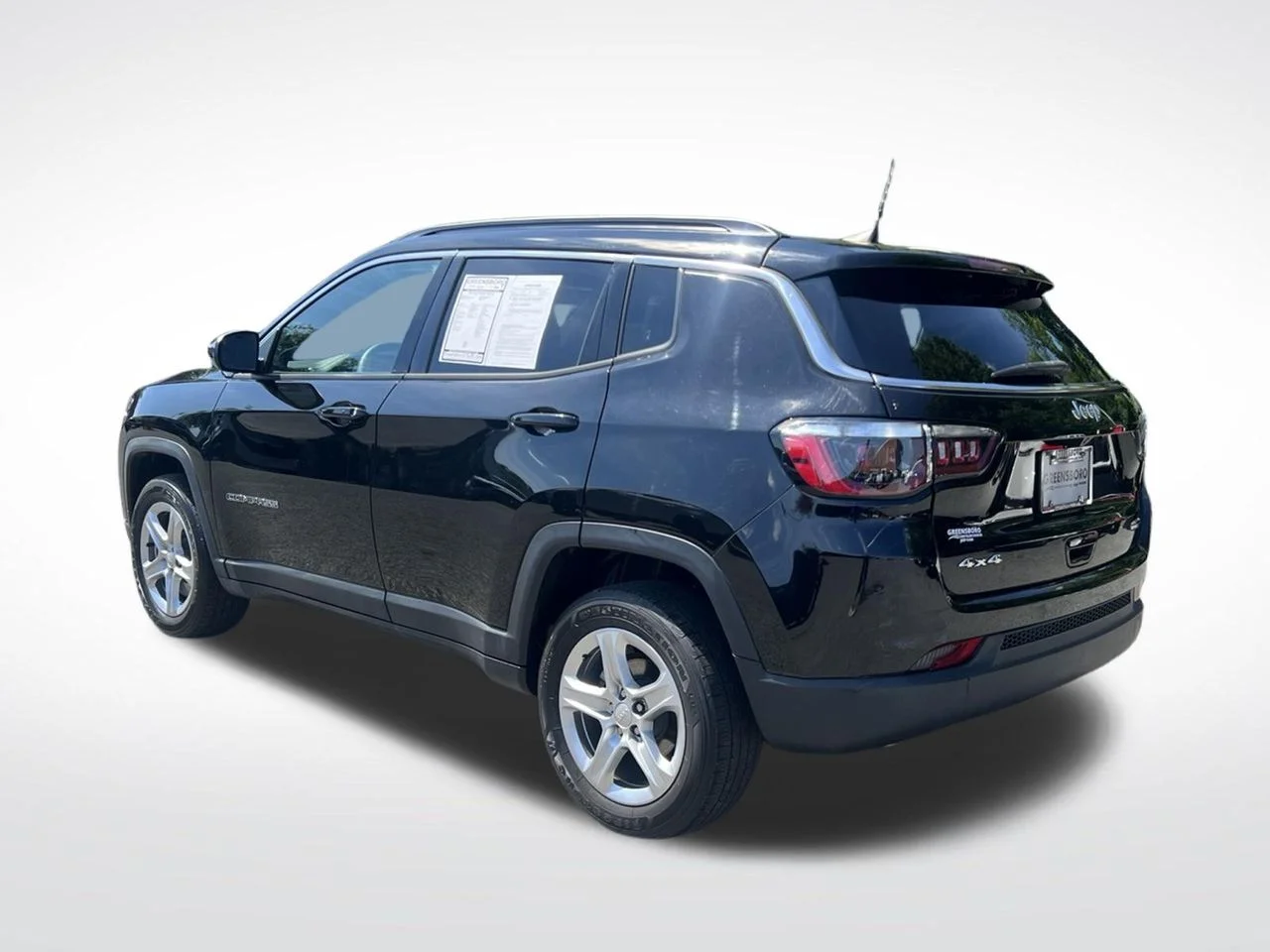 Used 2023 Black Jeep Latitude image 3