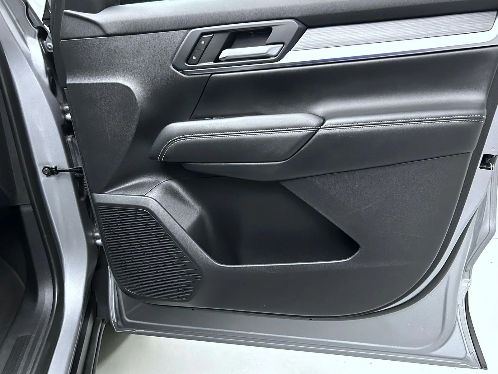 Used 2026 Silver GMC Elevation image 16