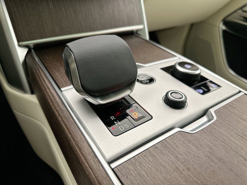 New 2027 Santorini Black Land Rover SE image 12