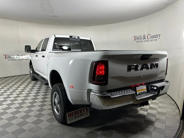 New 2026 Bright White Clear-Coat Exterior Paint RAM Tradesman image 10
