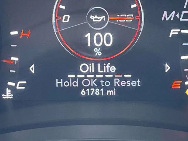 Used 2023 White Dodge SXT image 20