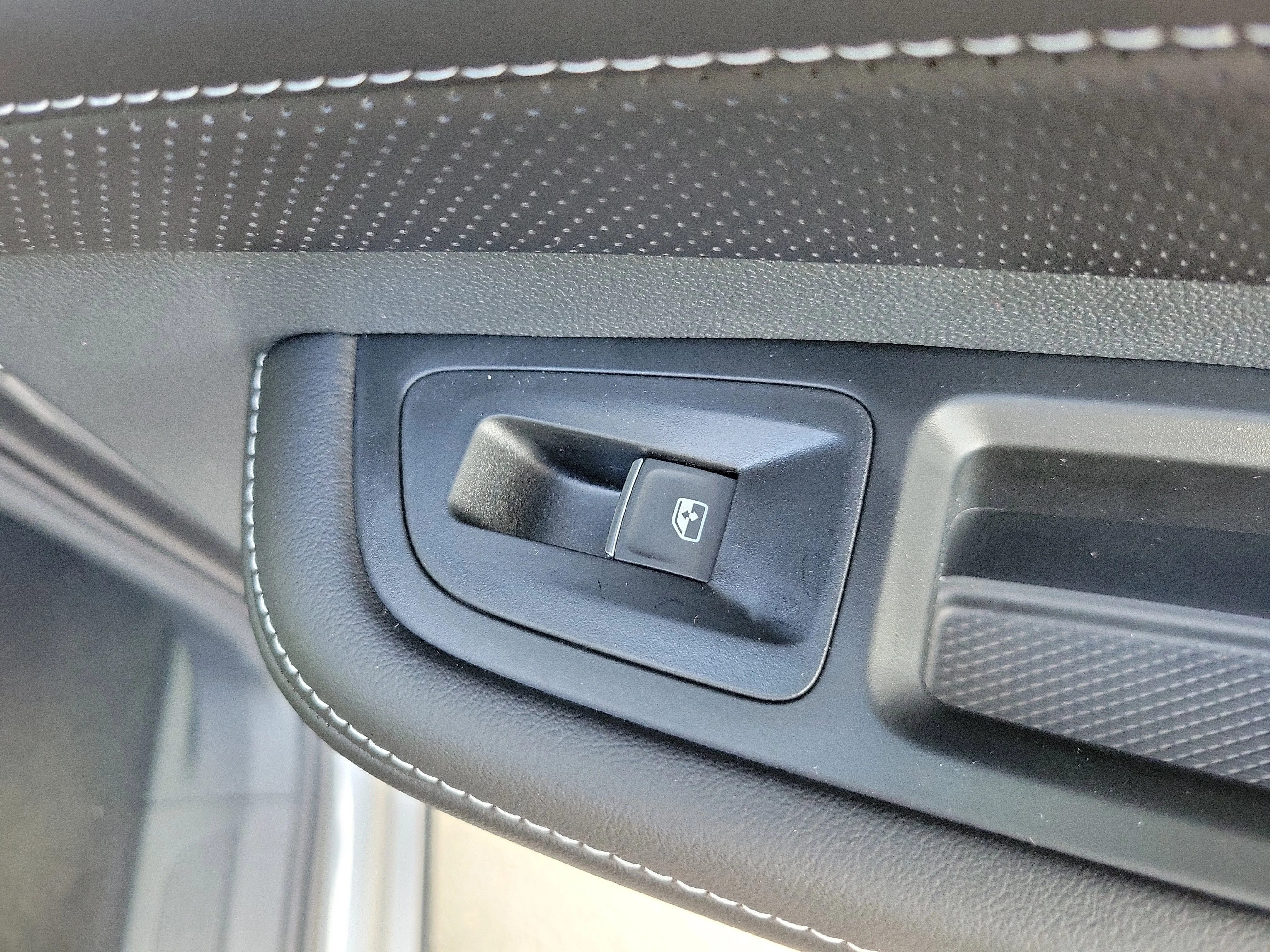 New 2026 Silver Volkswagen SE w/Technology image 13