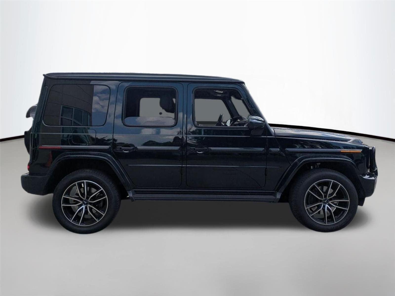 Used 2025  Mercedes-Benz G 550 image 4