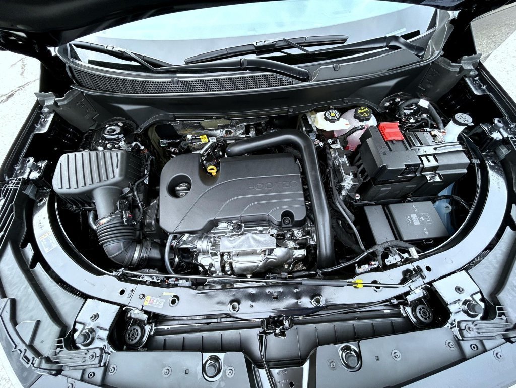 New 2027 Mosaic Black Metallic Chevrolet LT image 24
