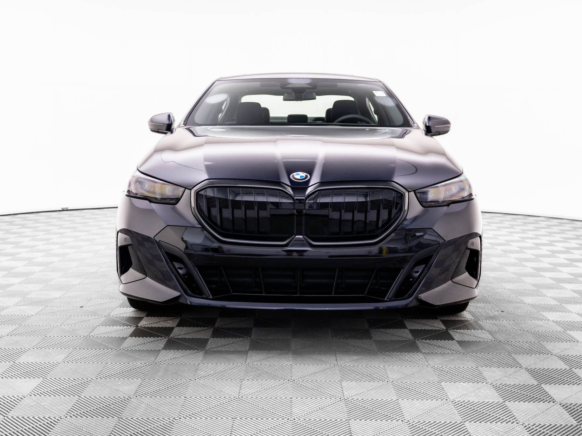 New 2027 Carbon Black Metallic BMW 530i xDrive image 9
