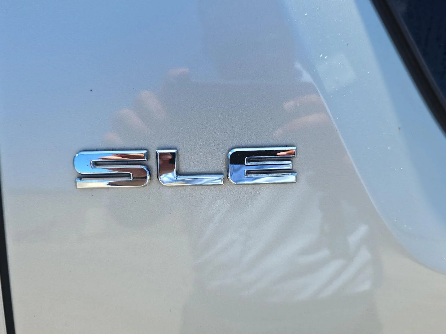 Used 2013 Champagne Silver Metallic GMC SLE image 13