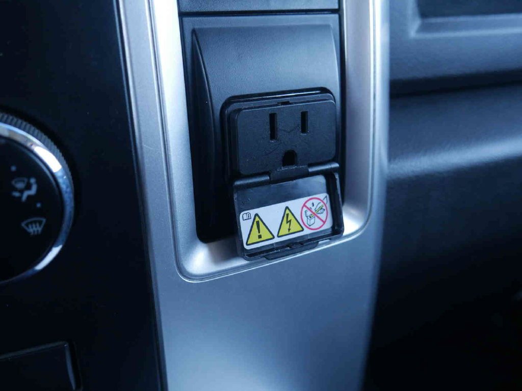 Used 2012 White Ram Sport image 32