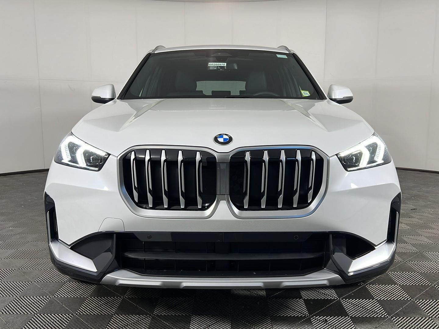 New 2026 Mineral White Metallic BMW xDrive28i image 18