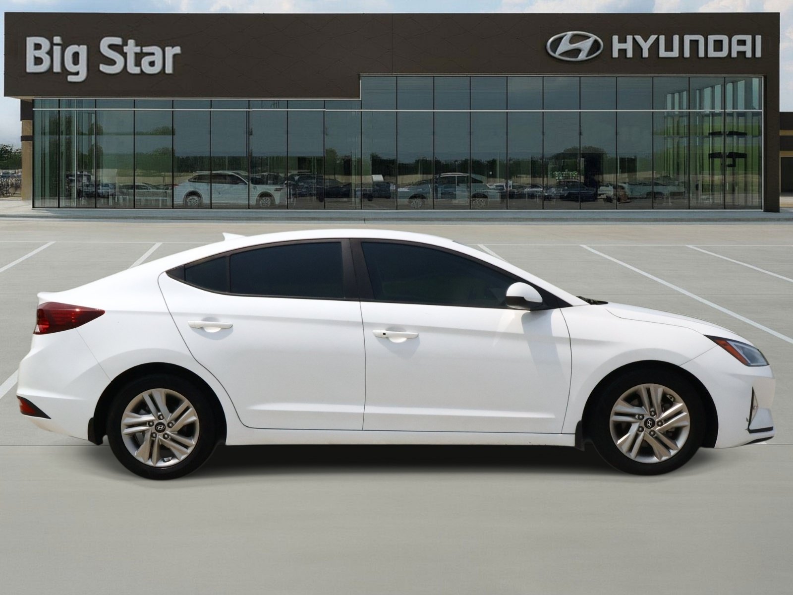 Used 2019 Quartz White Pearl Hyundai Value Edition image 5