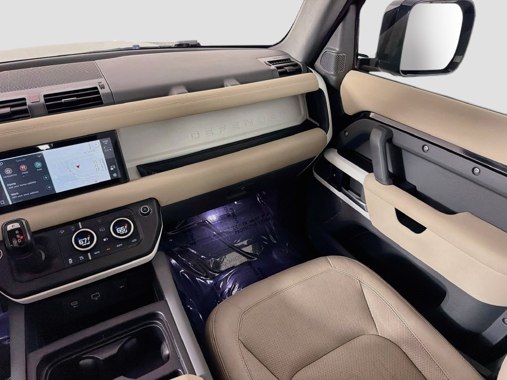 Used 2022 Black Land Rover S image 25