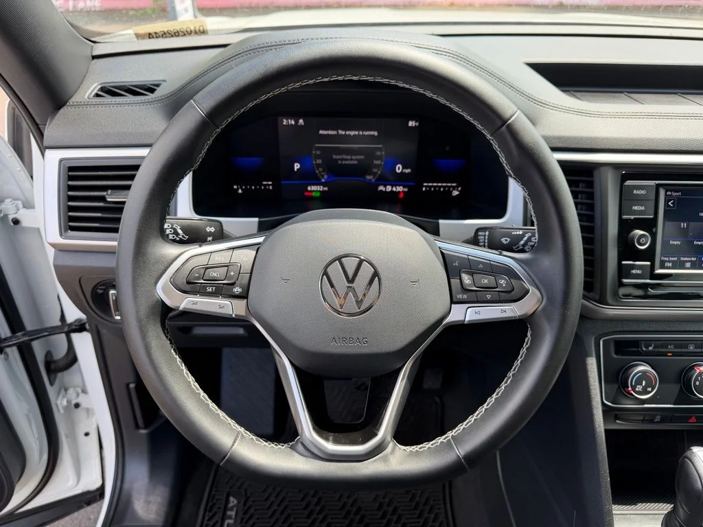 Used 2023 Pure White Volkswagen 2.0T SE image 19