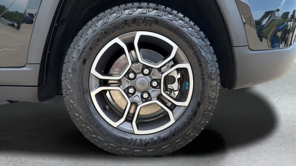 Used 2022 Diamond Black Crystal Pearlcoat Jeep Trailhawk 4xe image 15