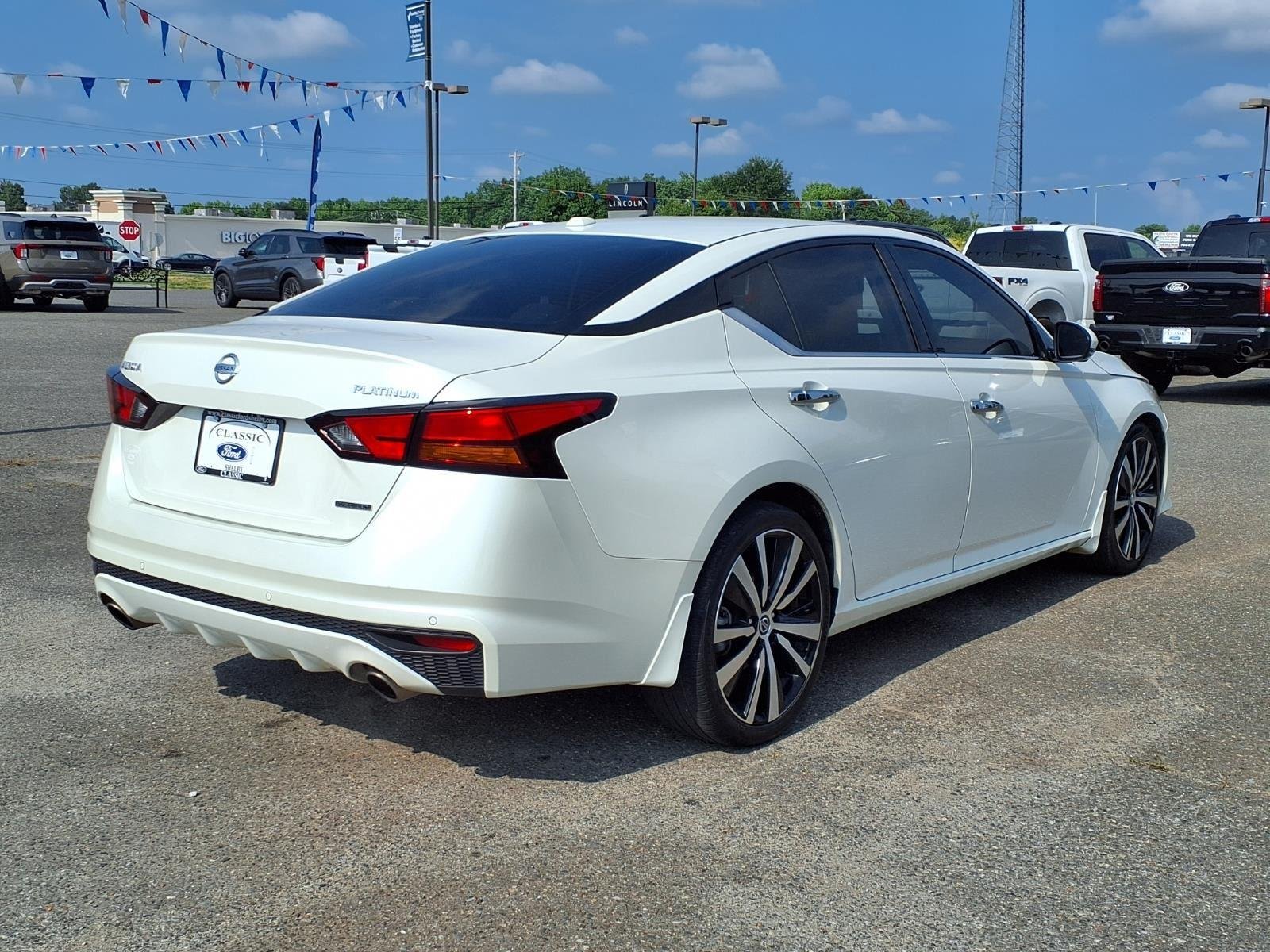 Used 2020 Pearl White Tricoat Nissan 2.0 Platinum image 2
