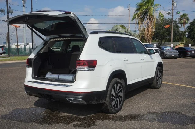 New 2026 Opal White Pearl Volkswagen 2.0T SE w/Technology image 9