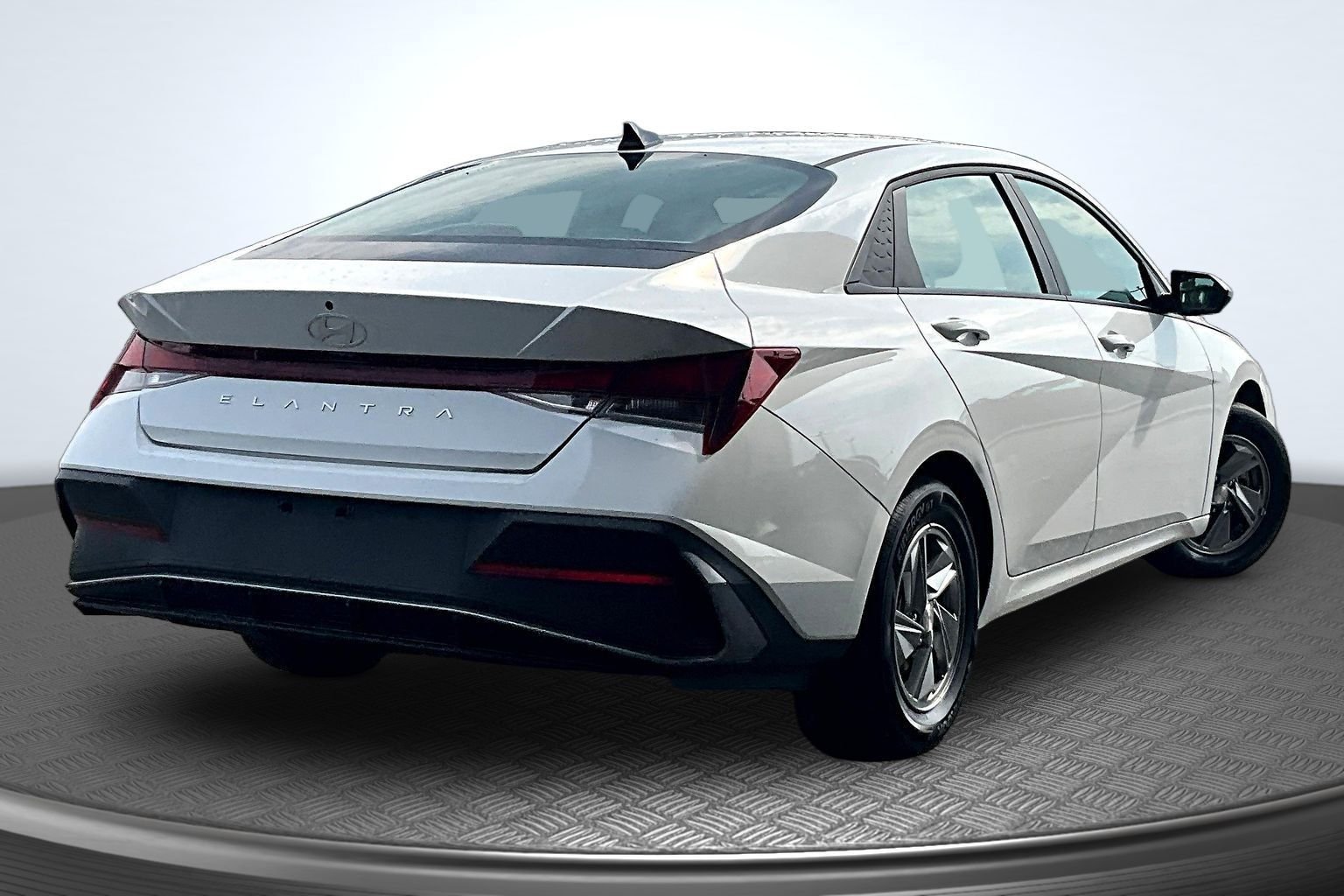 Certified Used 2025 White Hyundai SE image 5