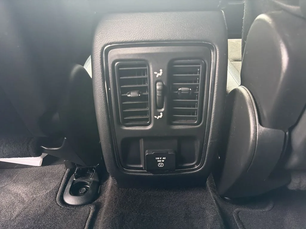 Used 2019 Black Jeep Altitude image 22