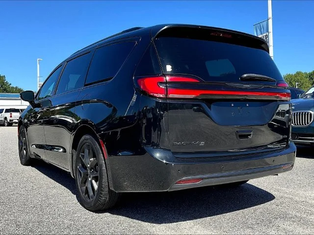 Used 2025 Black Chrysler Limited image 6