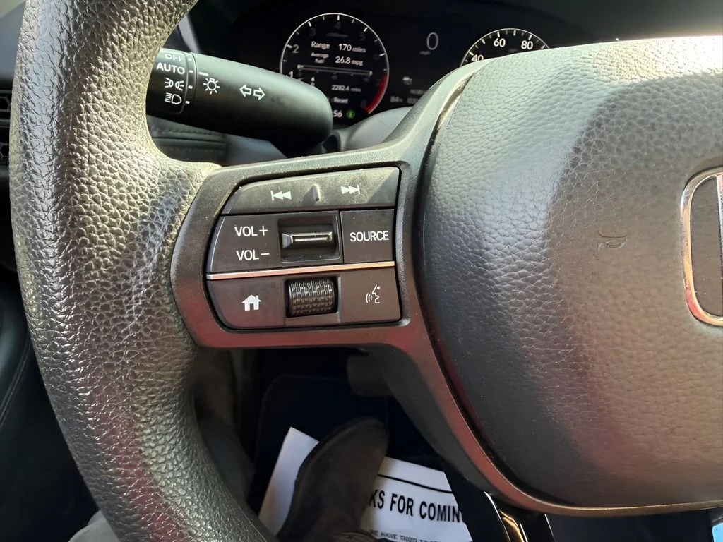 Used 2025 Platinum White Pearl Honda LX image 17