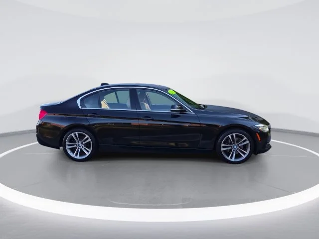 Used 2018 Black BMW 330i image 9