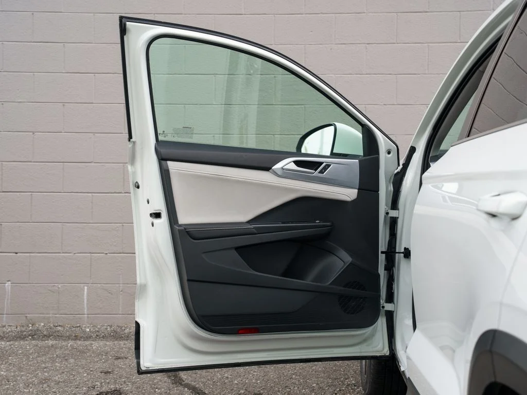 Certified Used 2025 Pure White Volkswagen 1.5T SE image 15