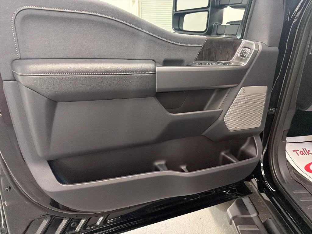 New 2027 Agate Black Metallic Ford F-250® Lariat® image 12