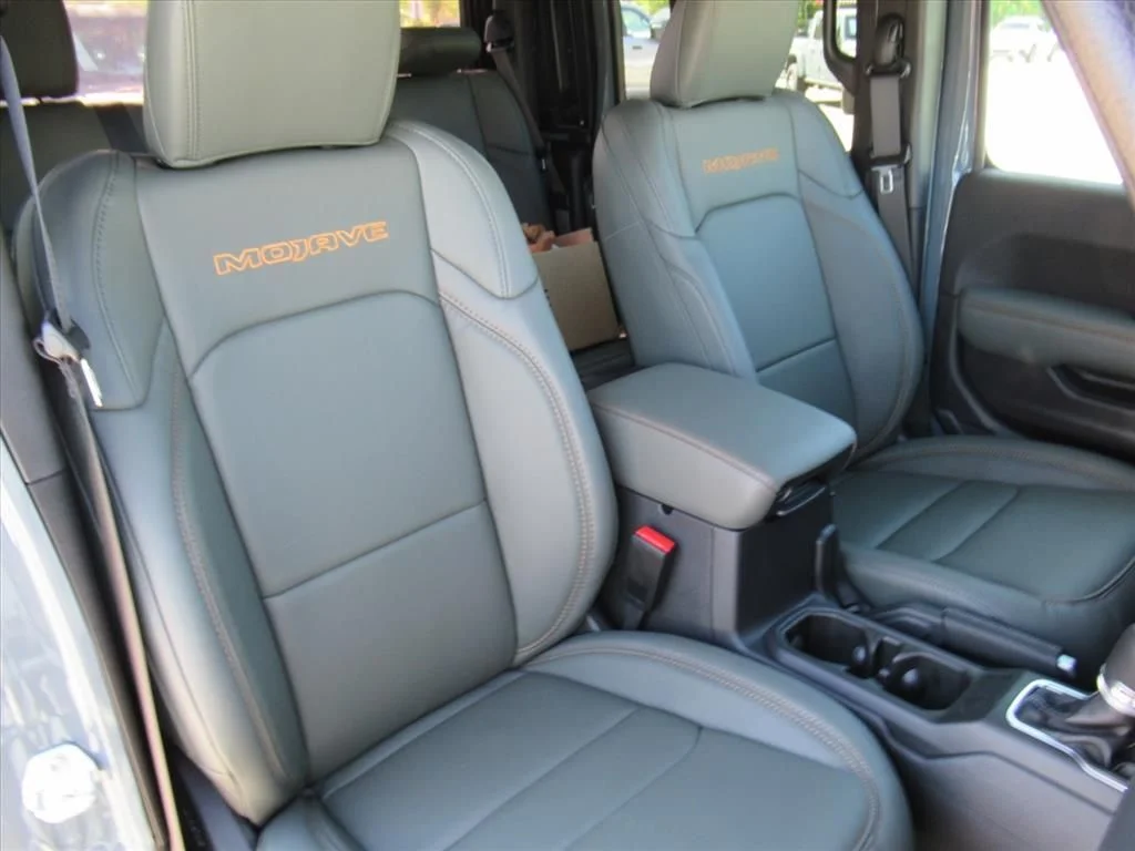 New 2026 Anvil Clear-Coat Exterior Paint Jeep Mojave image 7
