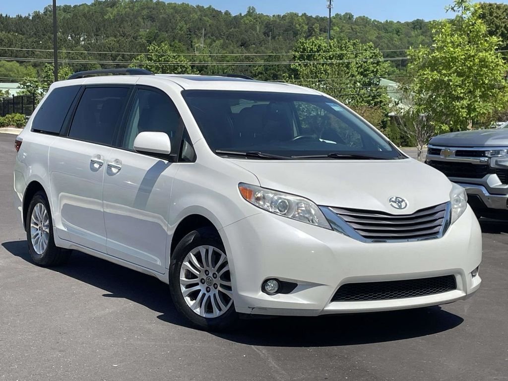 2017 Toyota Sienna XLE