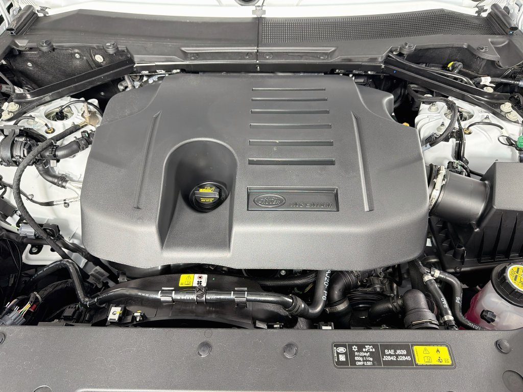 New 2026 Fuji White Land Rover X-Dynamic SE image 33