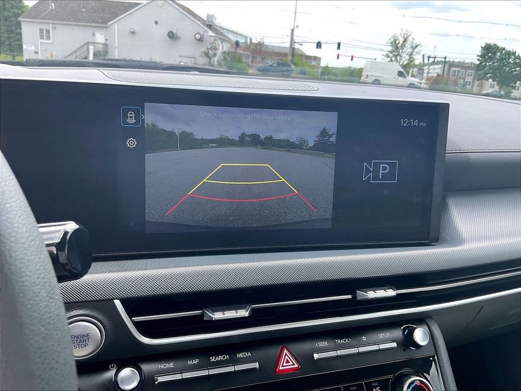 Used 2025 Black Hyundai SE image 19