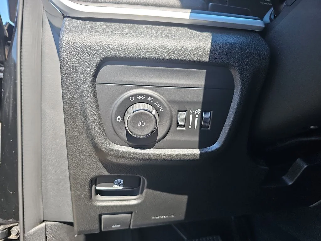 Used 2023 Black Jeep Limited image 28