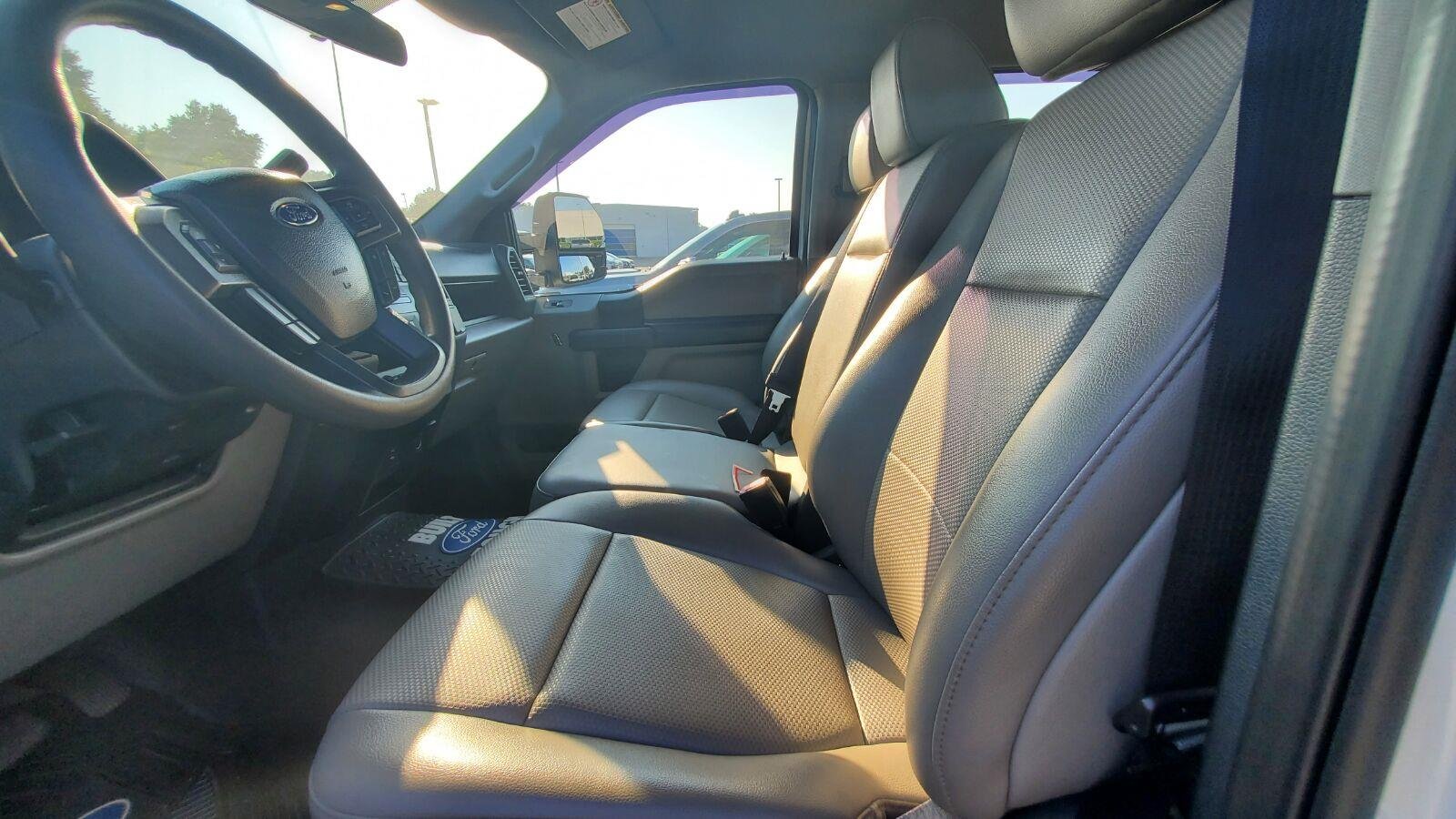 Used 2022 Oxford White Ford XL image 3