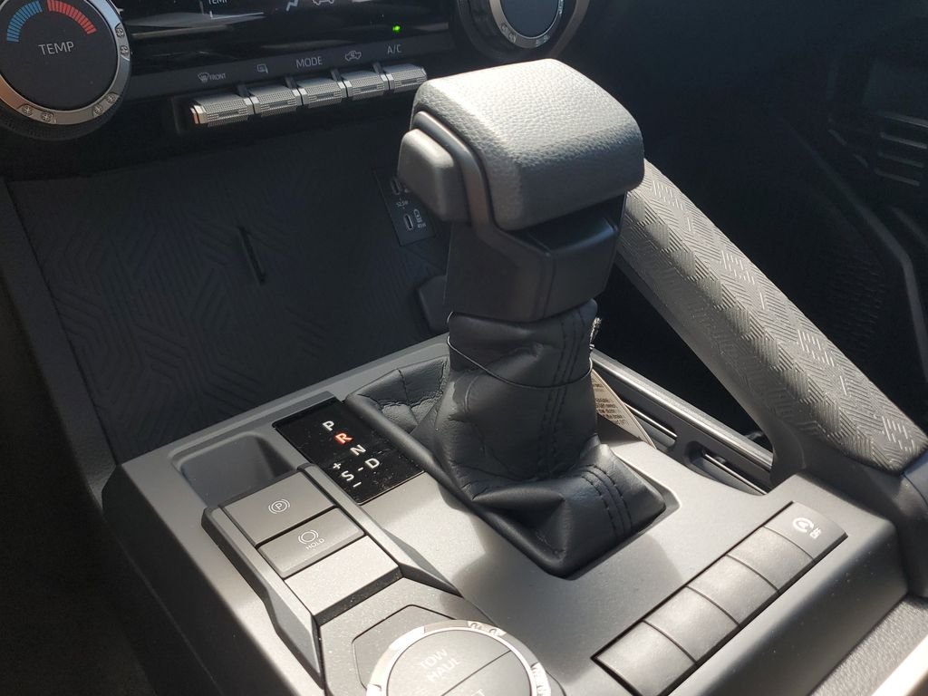 2025 Toyota Tacoma SR5 - Photo 22