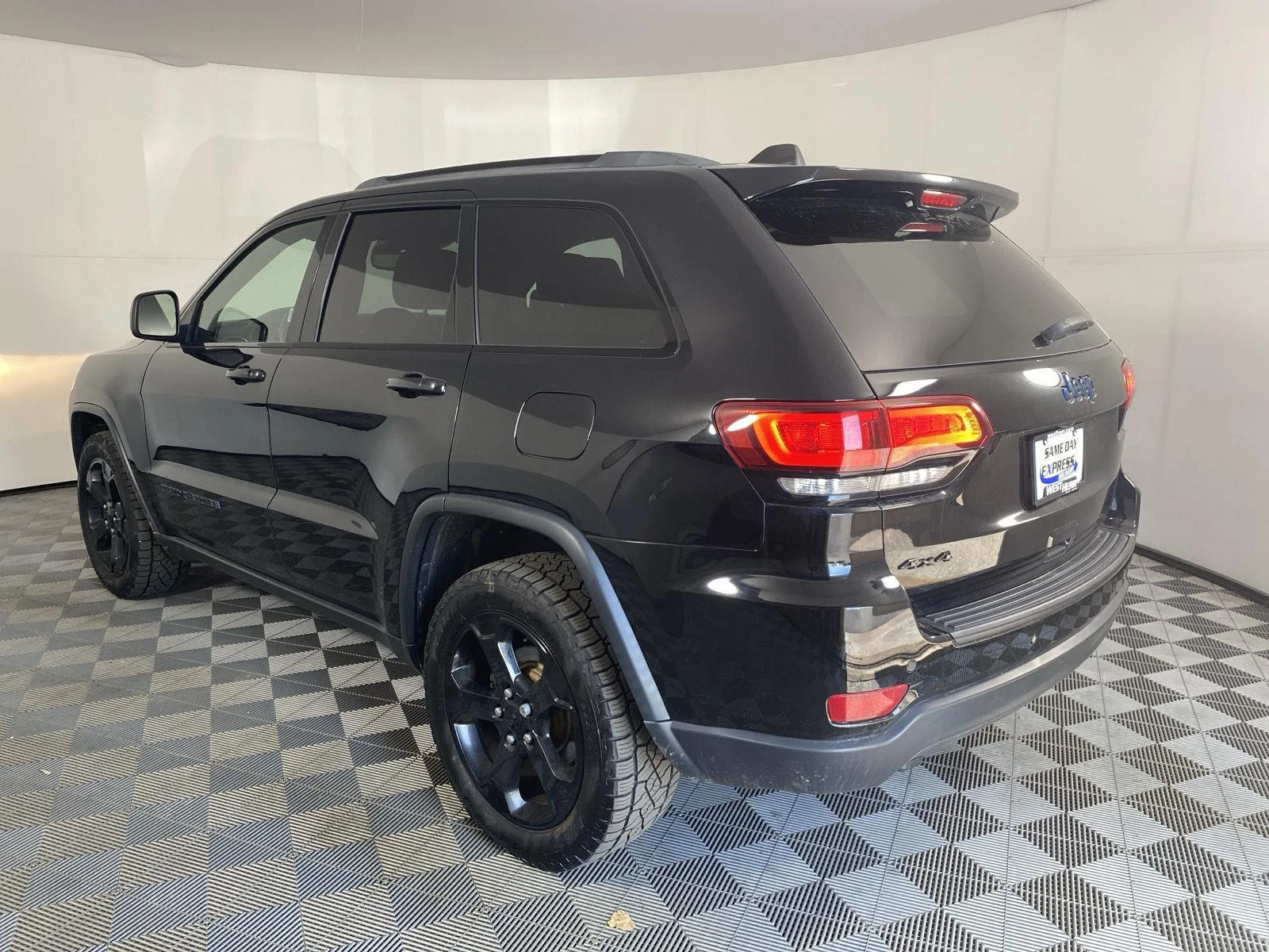 Used 2019 Diamond Black Crystal Pearlcoat Jeep Upland image 15