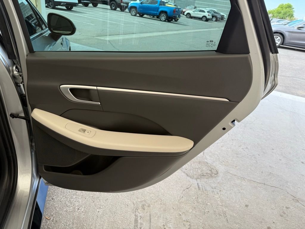 Used 2024 Silver Hyundai SEL image 16