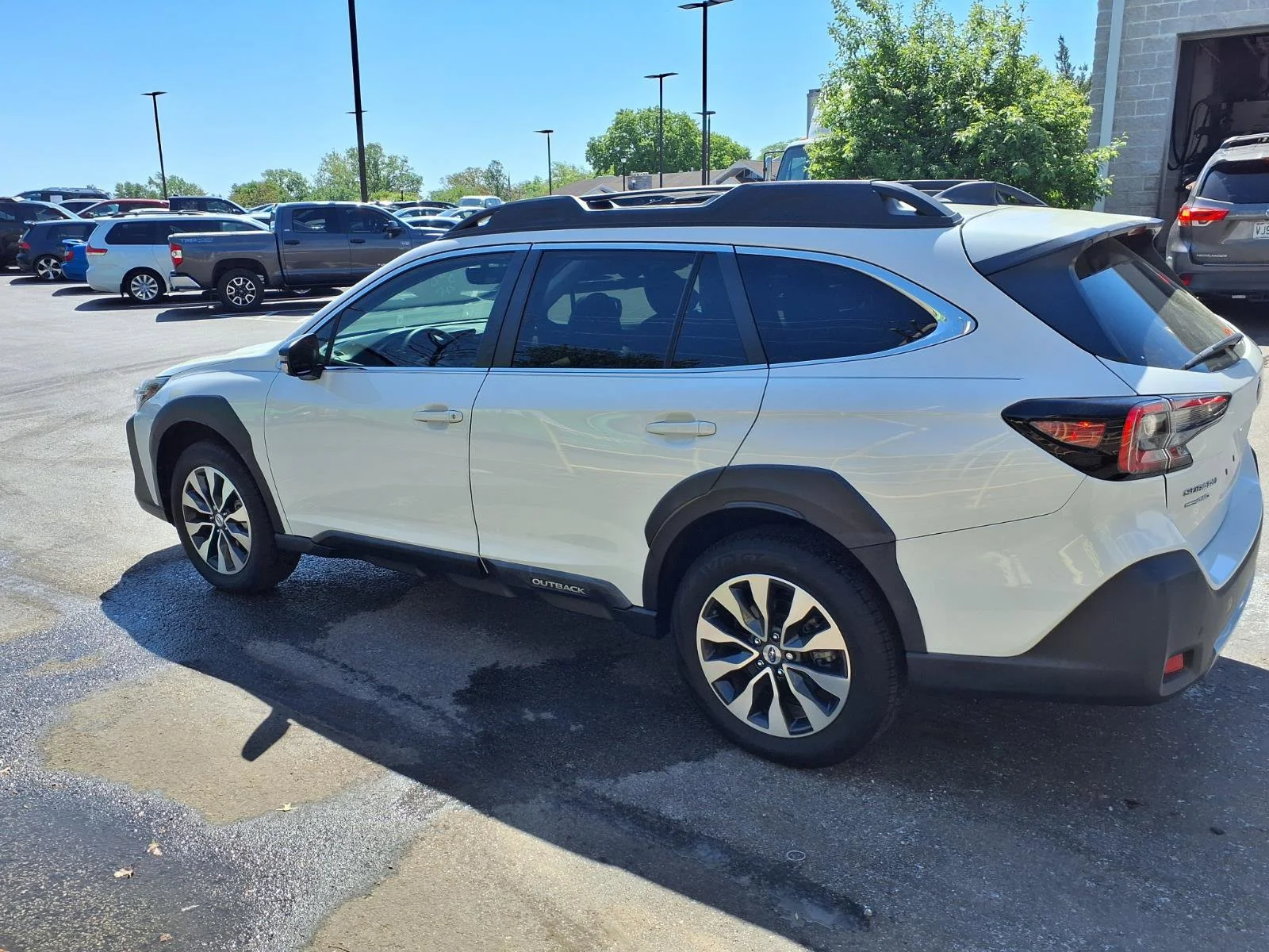 Used 2024 Crystal White Pearl Subaru Limited image 32