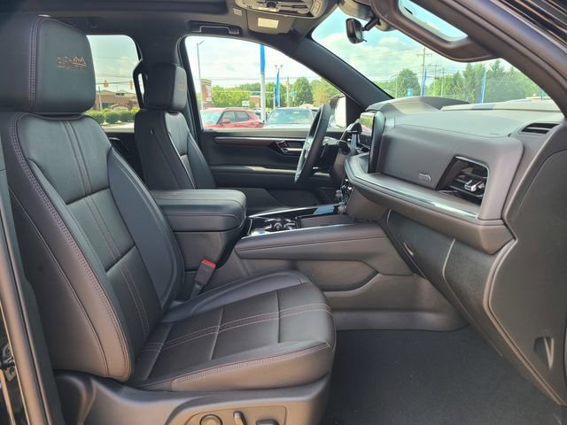 2025 Chevrolet Suburban High Country - Photo 19