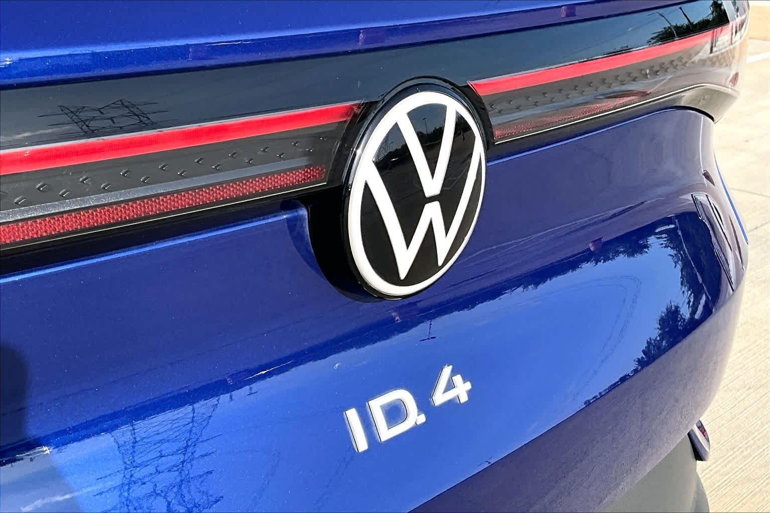 Used 2022 Dusk Blue Metallic/Black Roof Volkswagen Pro S image 27