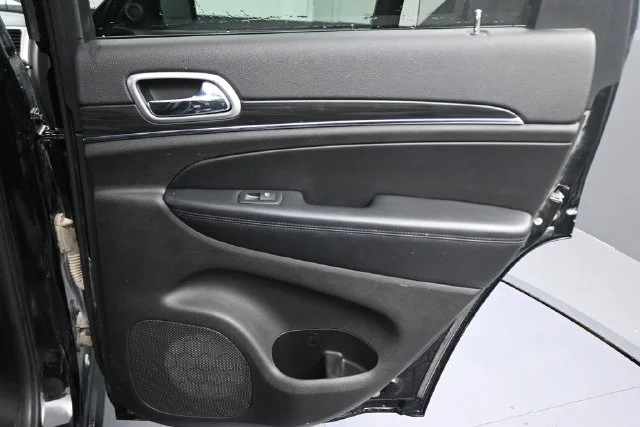Used 2019 Black Jeep Limited image 24