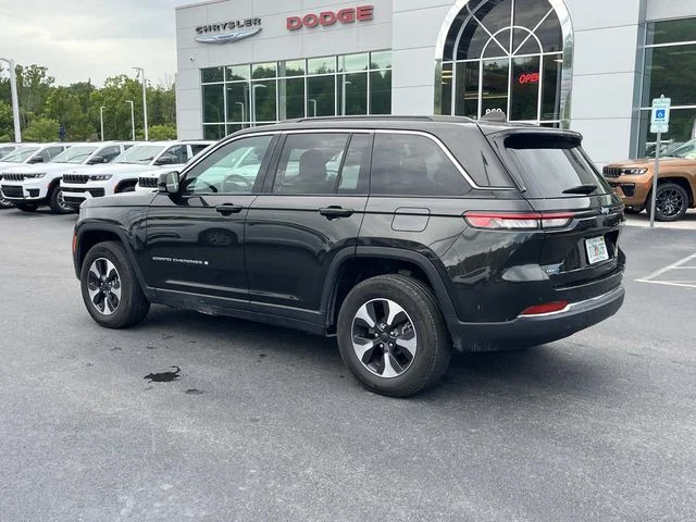 Used 2024  Jeep 4xe image 4