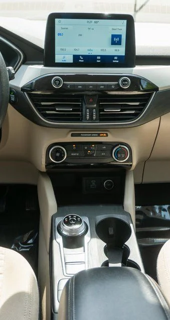 Used 2021 Gold Ford SE image 16