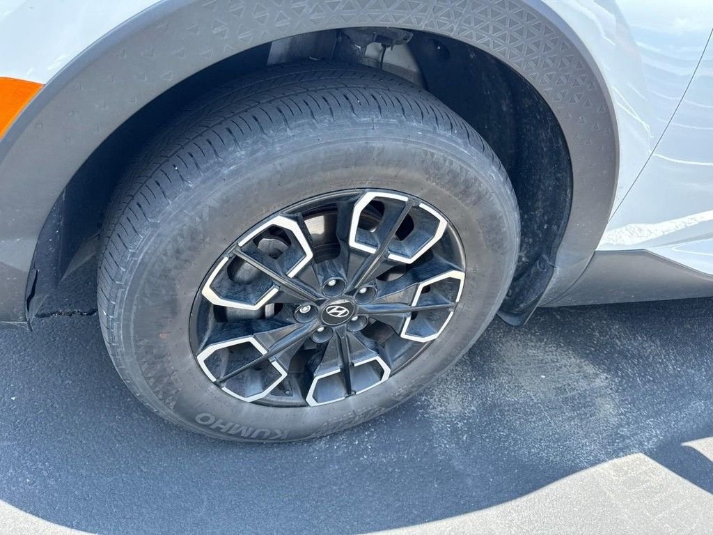 Certified Used 2023 White Hyundai SEL Premium image 4