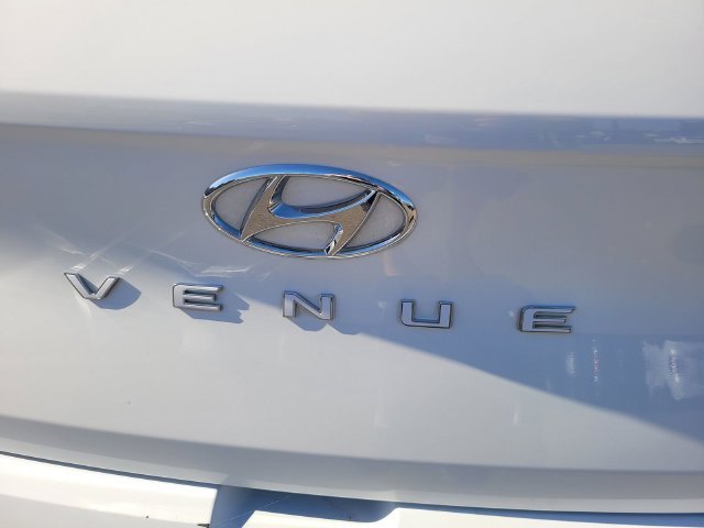 Used 2025 White Hyundai SEL image 10
