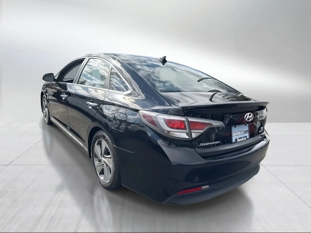 Used 2016 Black Hyundai Base image 5