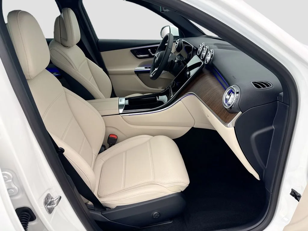 New 2026 White Mercedes-Benz GLC 300 image 19