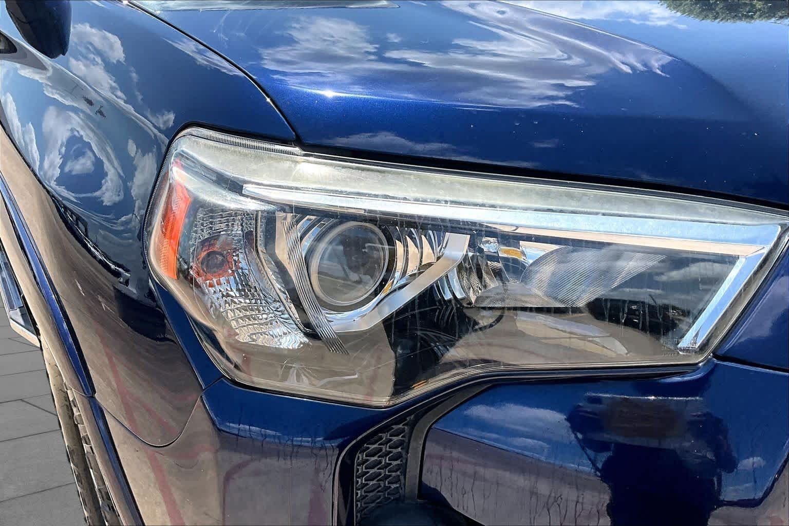 Used 2019 Nautical Blue Metallic Toyota SR5 image 27