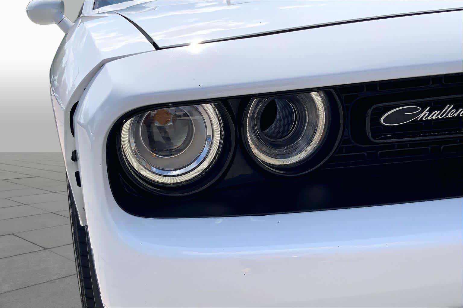 Used 2023 White Knuckle Clearcoat Dodge R/T Scat Pack image 28
