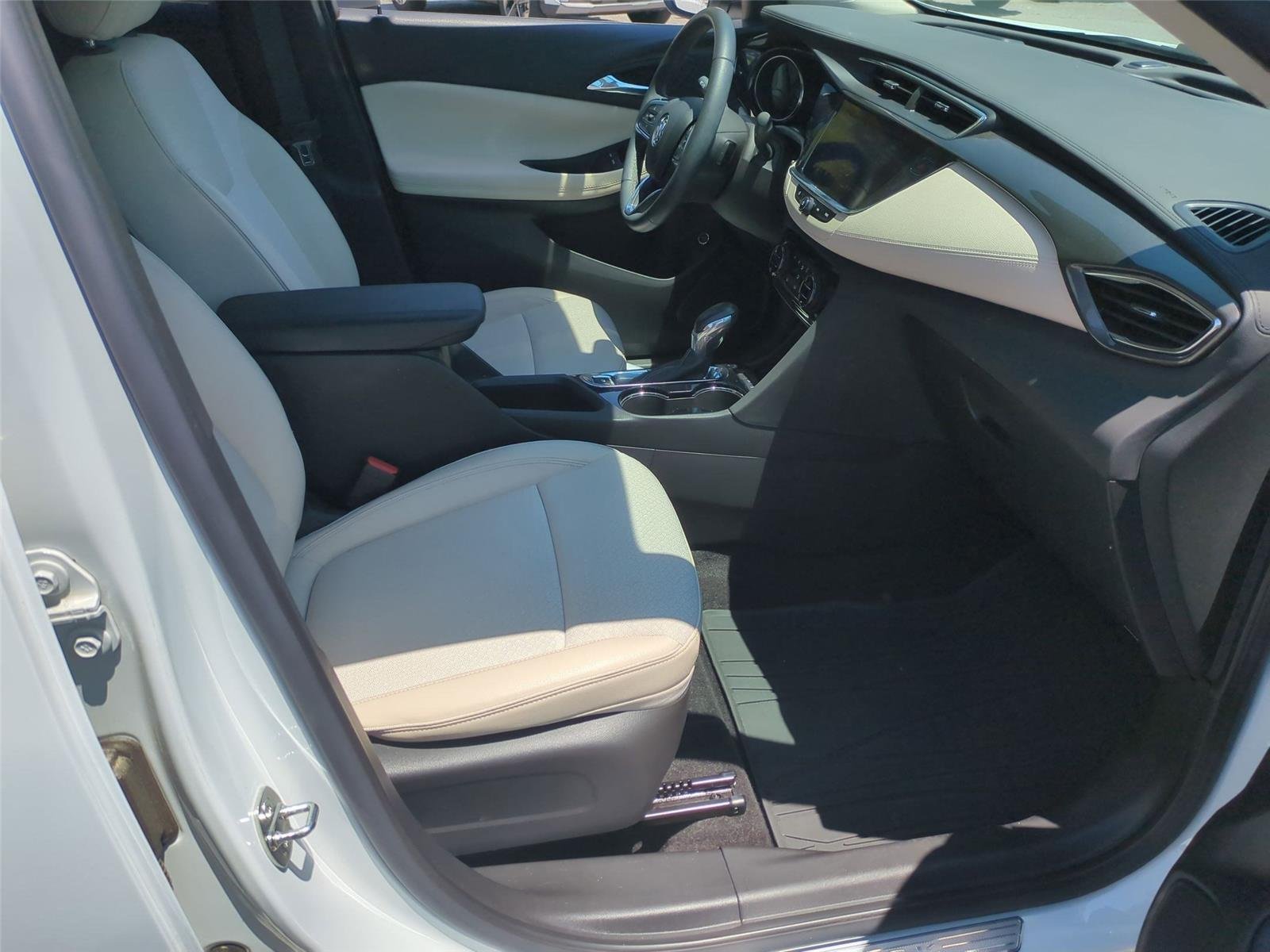 Used 2023 Summit White Buick Select image 36